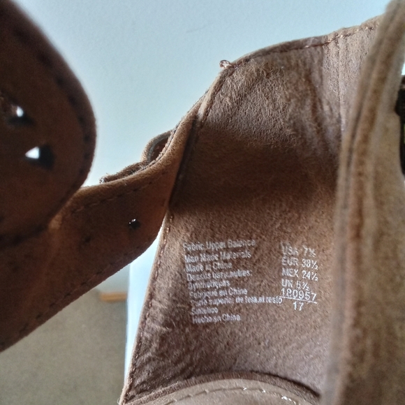 American Eagle Women's Size 7.5 Cut Out Peep Toe Bootie Brown Faux Suede NWT - Picture 9 of 9